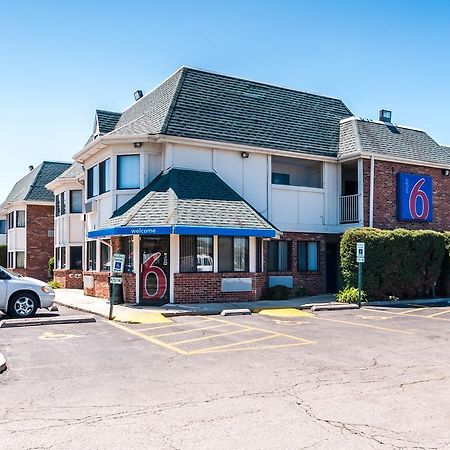 Motel 6 Chicago - Elk Grove Elk Grove Village Buitenkant foto