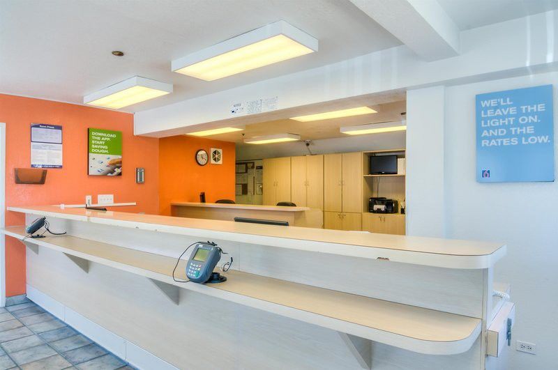 Motel 6 Chicago - Elk Grove Elk Grove Village Buitenkant foto