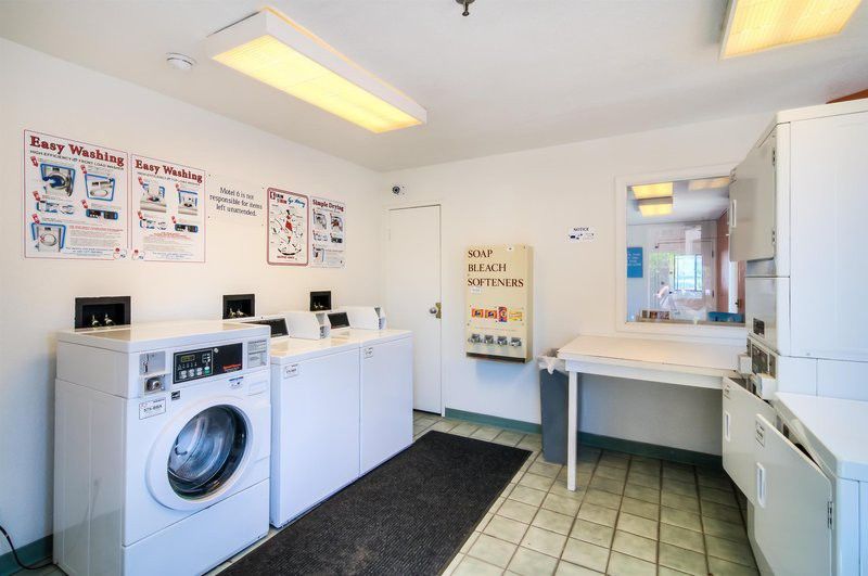 Motel 6 Chicago - Elk Grove Elk Grove Village Buitenkant foto
