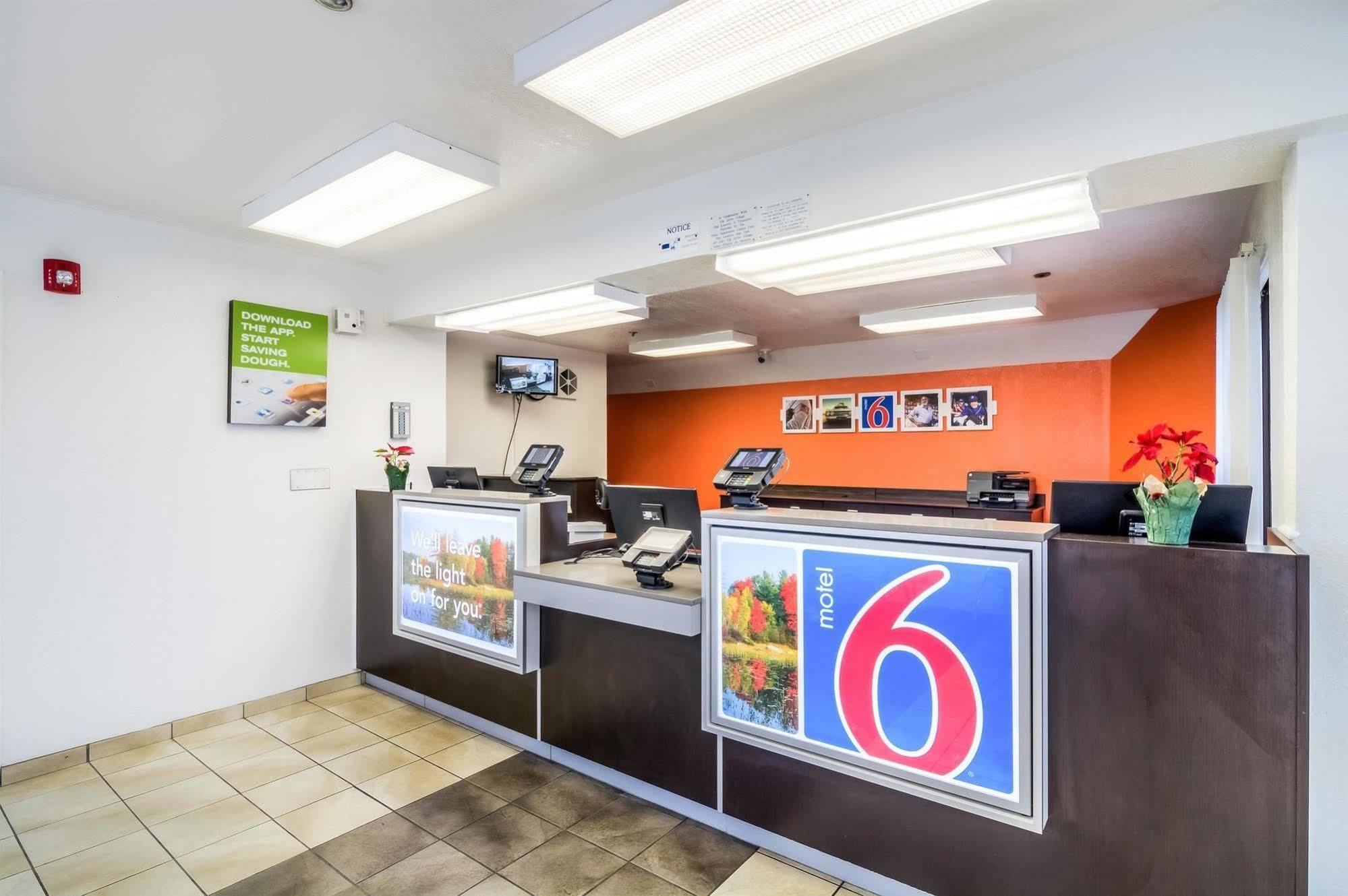 Motel 6 Chicago - Elk Grove Elk Grove Village Buitenkant foto