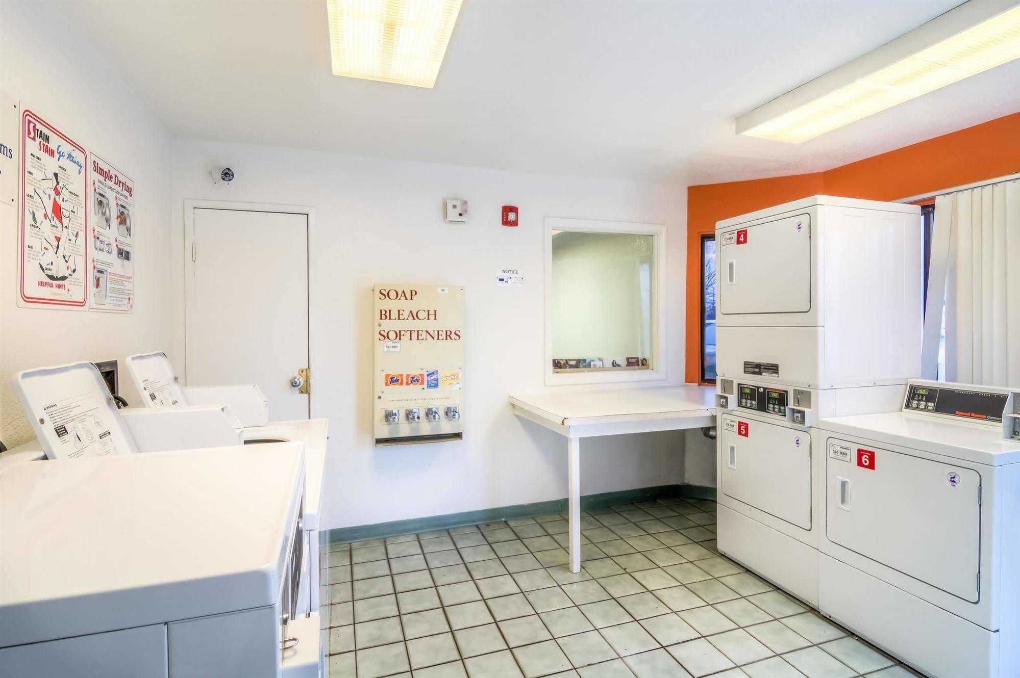 Motel 6 Chicago - Elk Grove Elk Grove Village Buitenkant foto