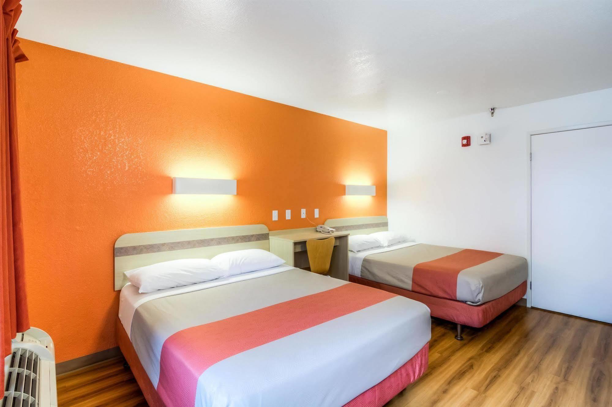 Motel 6 Chicago - Elk Grove Elk Grove Village Buitenkant foto