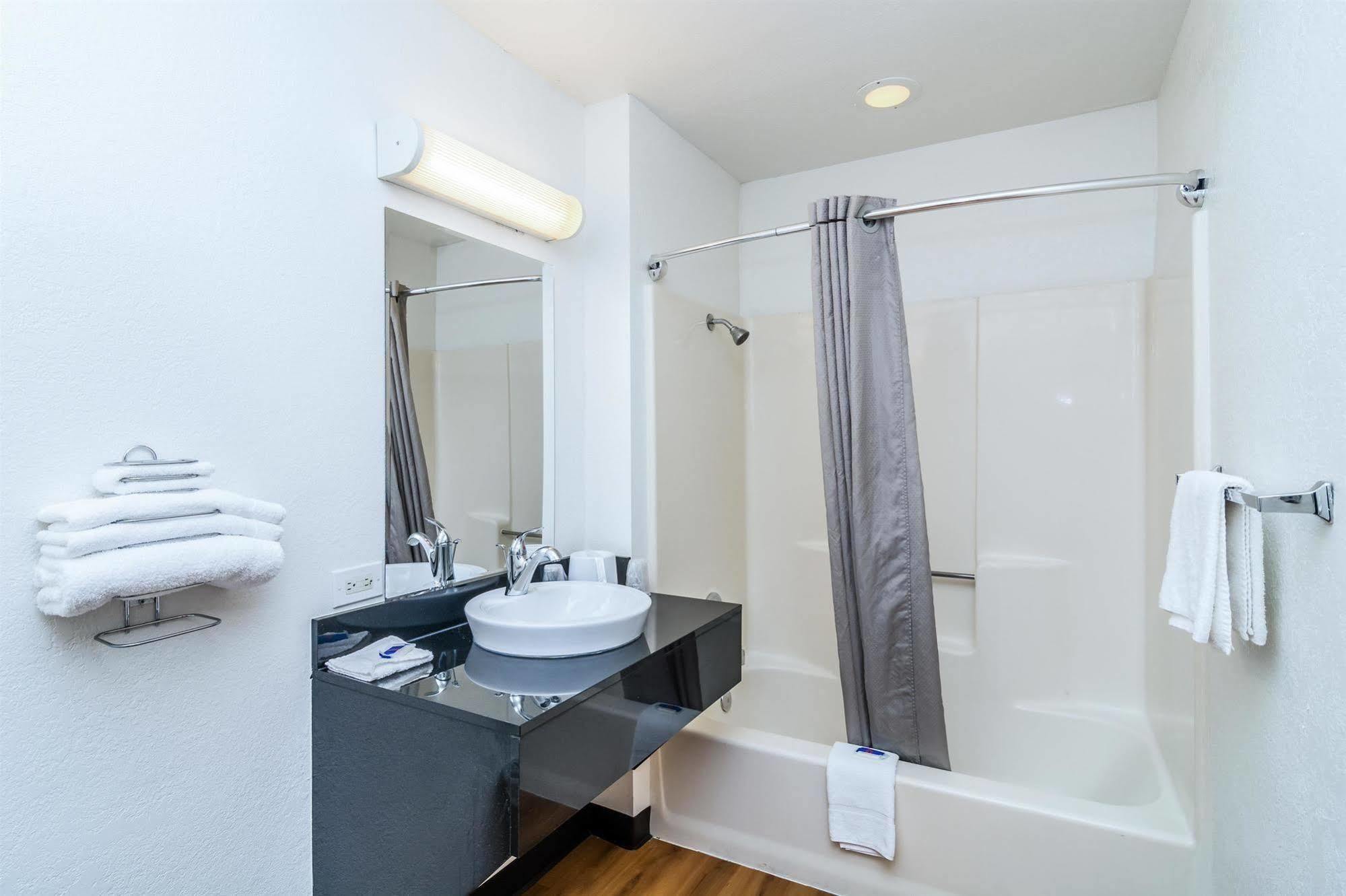Motel 6 Chicago - Elk Grove Elk Grove Village Buitenkant foto