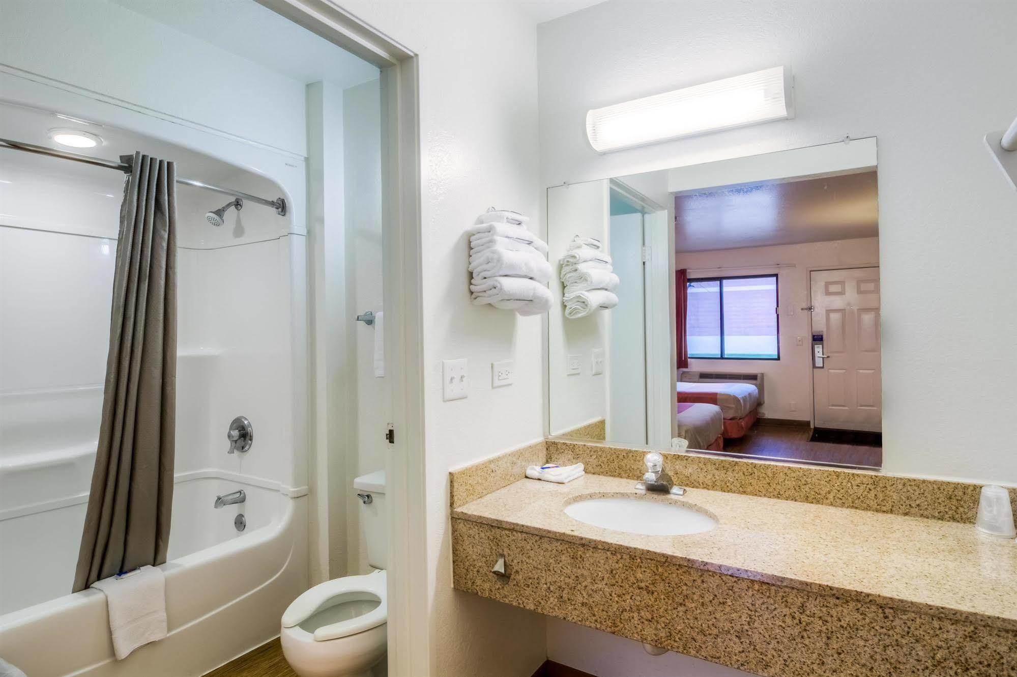 Motel 6 Chicago - Elk Grove Elk Grove Village Buitenkant foto