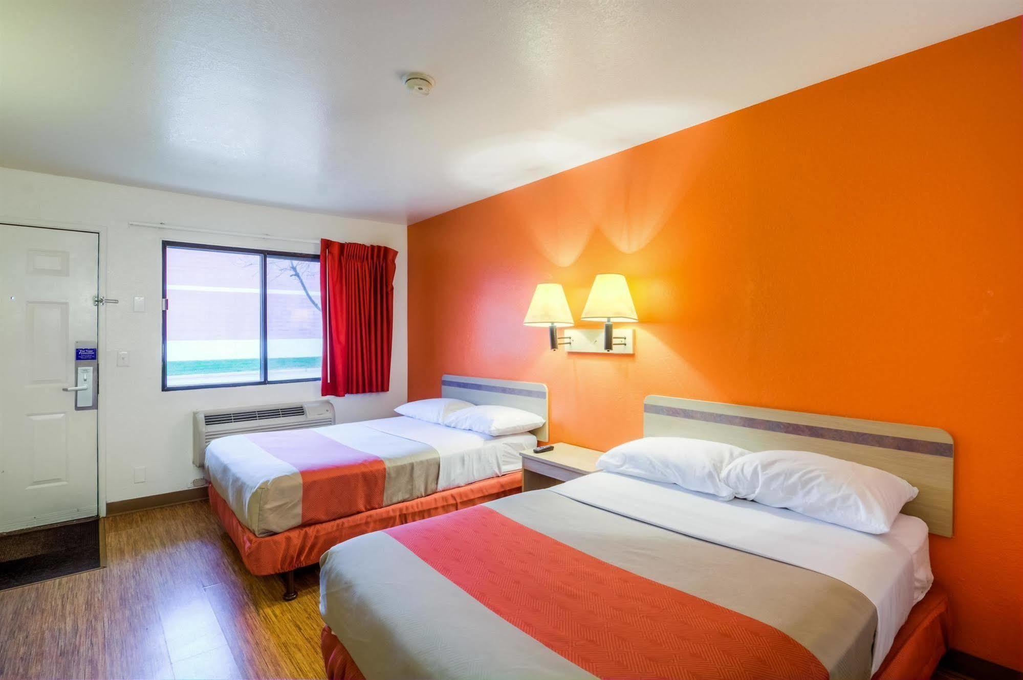 Motel 6 Chicago - Elk Grove Elk Grove Village Buitenkant foto