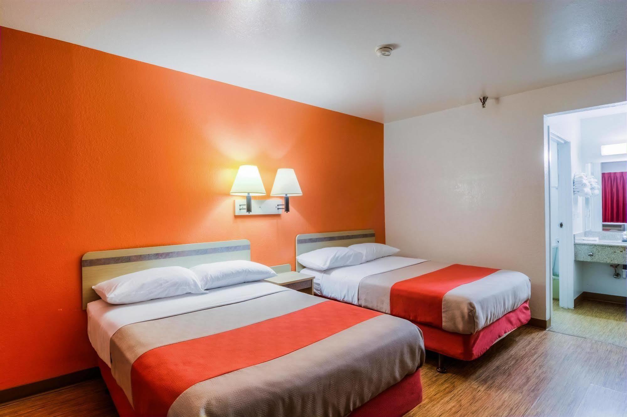 Motel 6 Chicago - Elk Grove Elk Grove Village Buitenkant foto