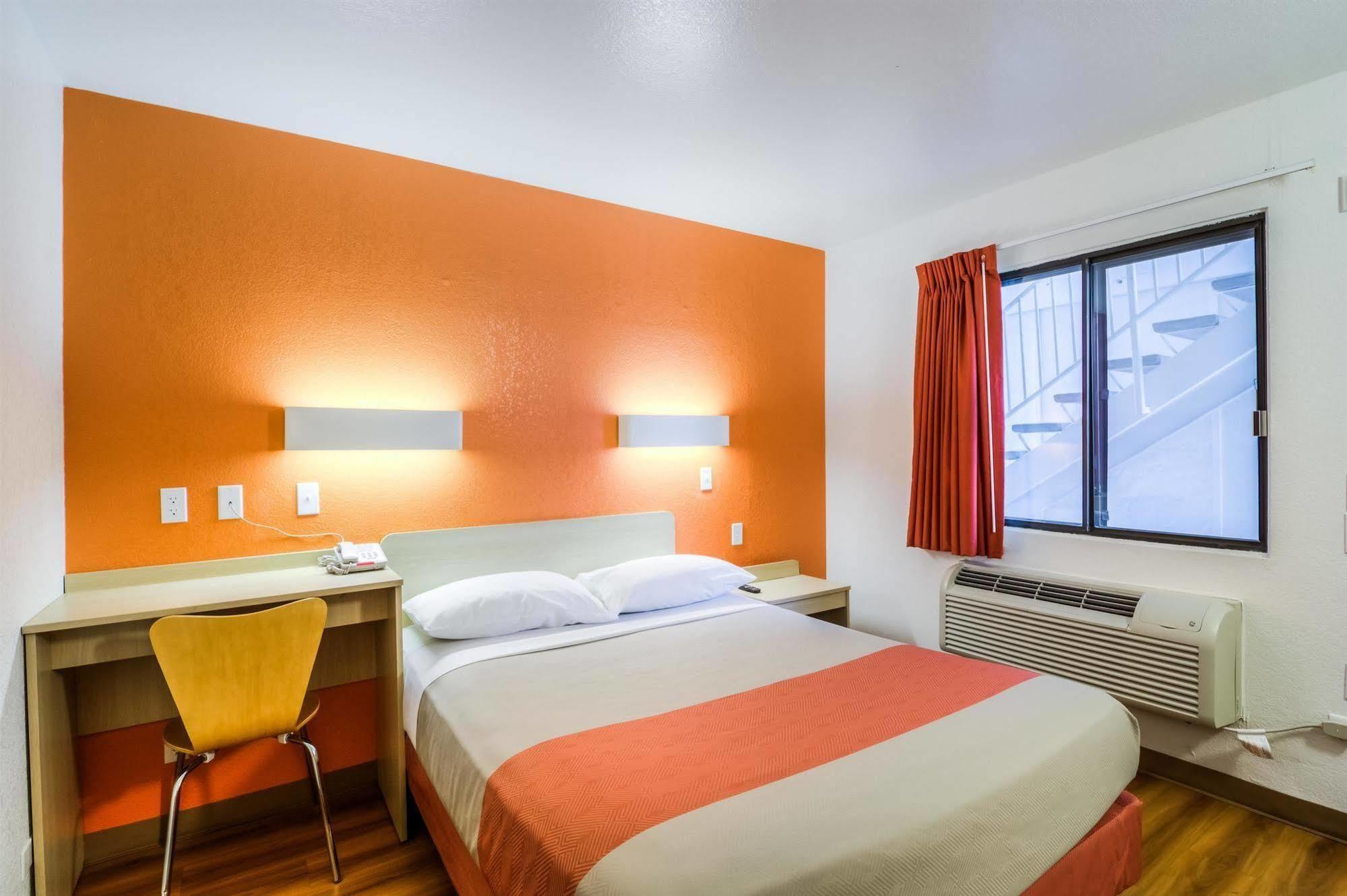 Motel 6 Chicago - Elk Grove Elk Grove Village Buitenkant foto