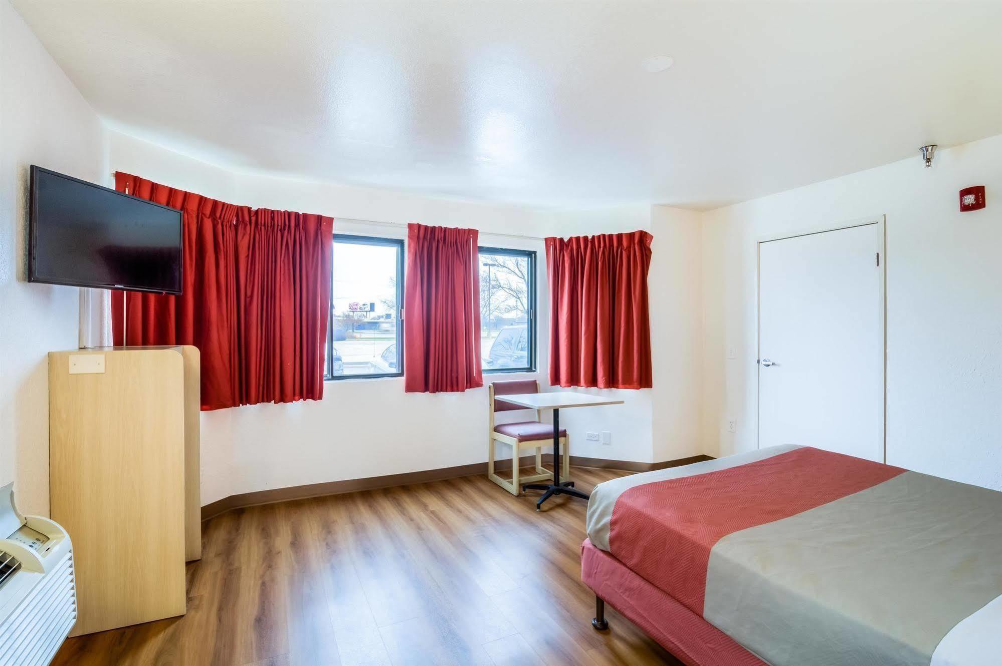 Motel 6 Chicago - Elk Grove Elk Grove Village Buitenkant foto