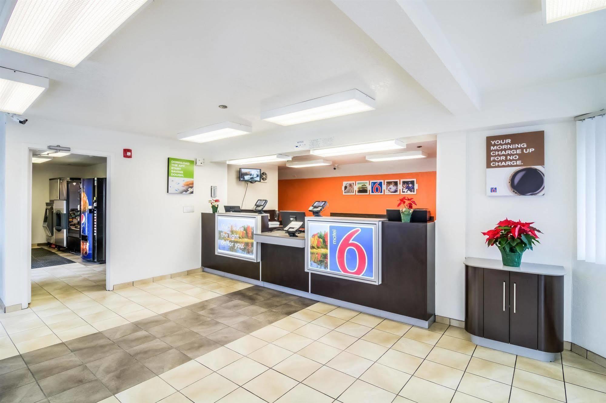 Motel 6 Chicago - Elk Grove Elk Grove Village Buitenkant foto
