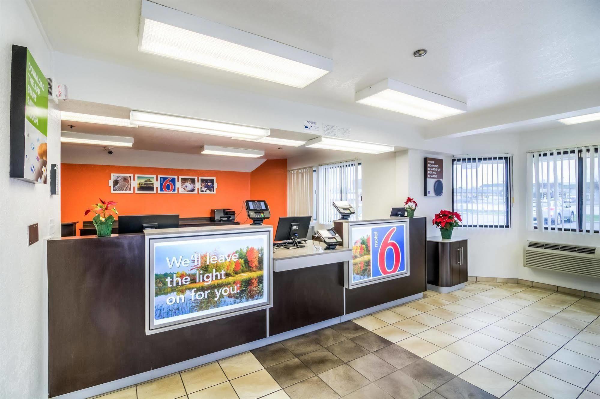 Motel 6 Chicago - Elk Grove Elk Grove Village Buitenkant foto
