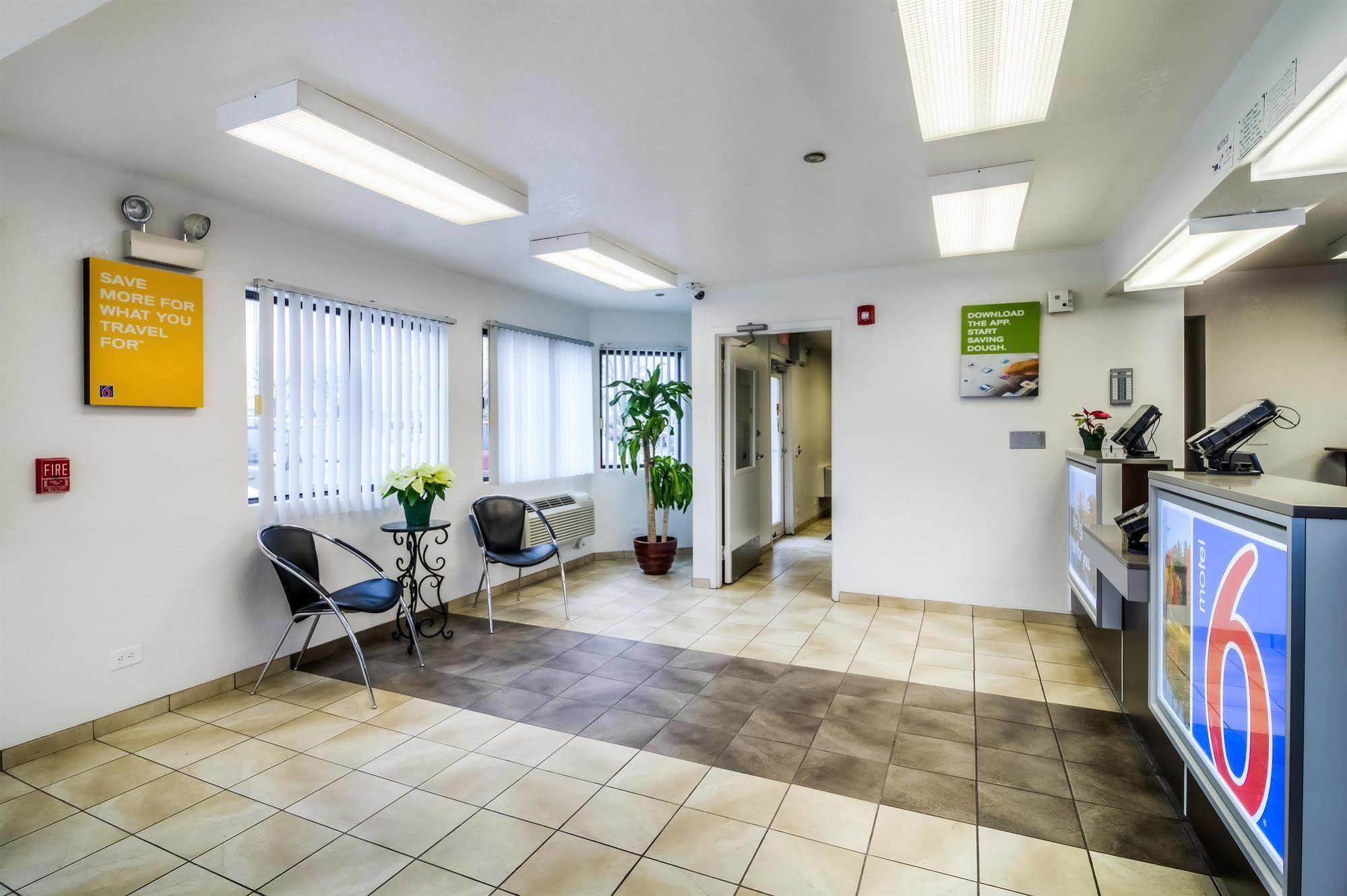 Motel 6 Chicago - Elk Grove Elk Grove Village Buitenkant foto