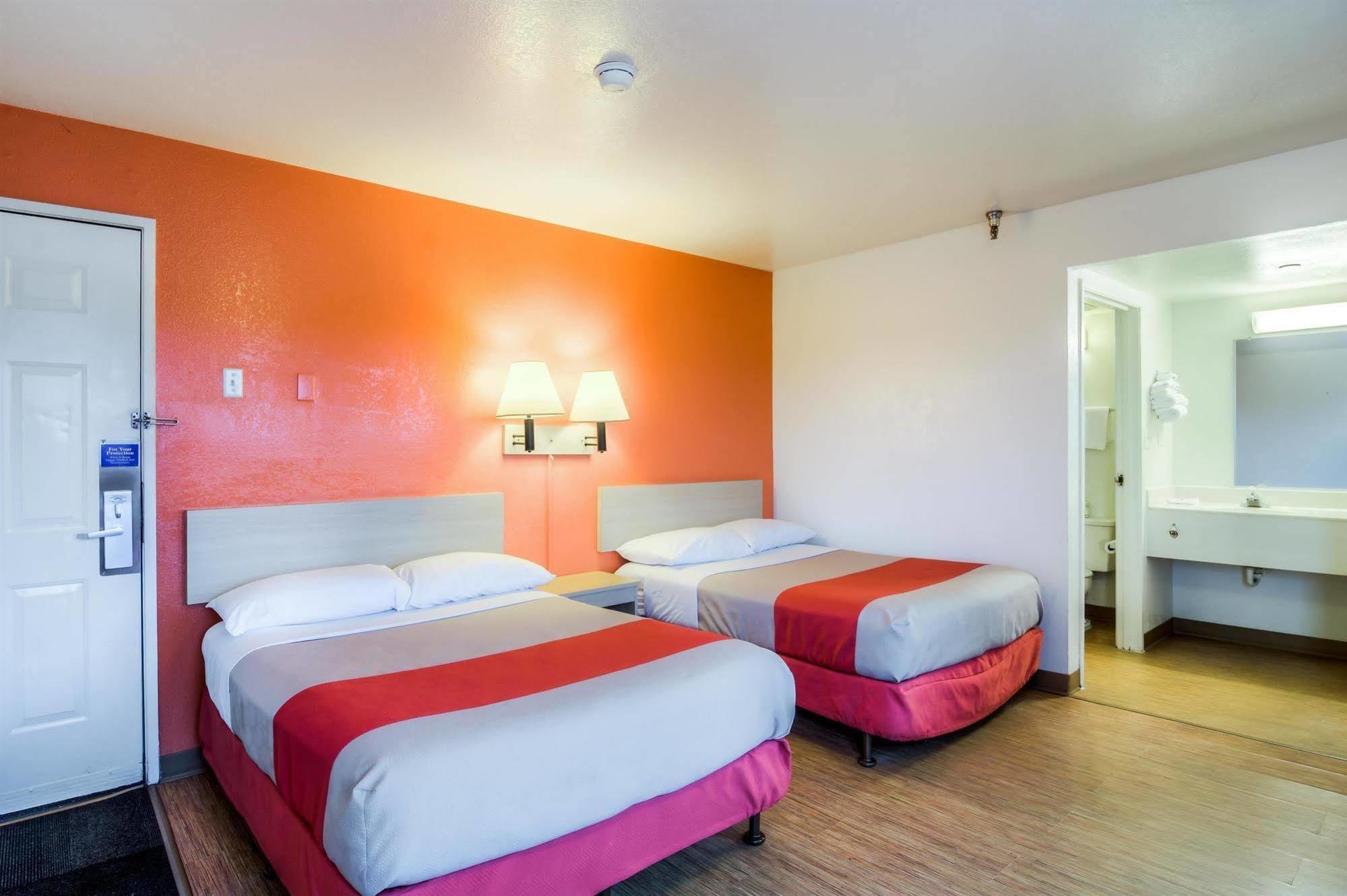 Motel 6 Chicago - Elk Grove Elk Grove Village Buitenkant foto