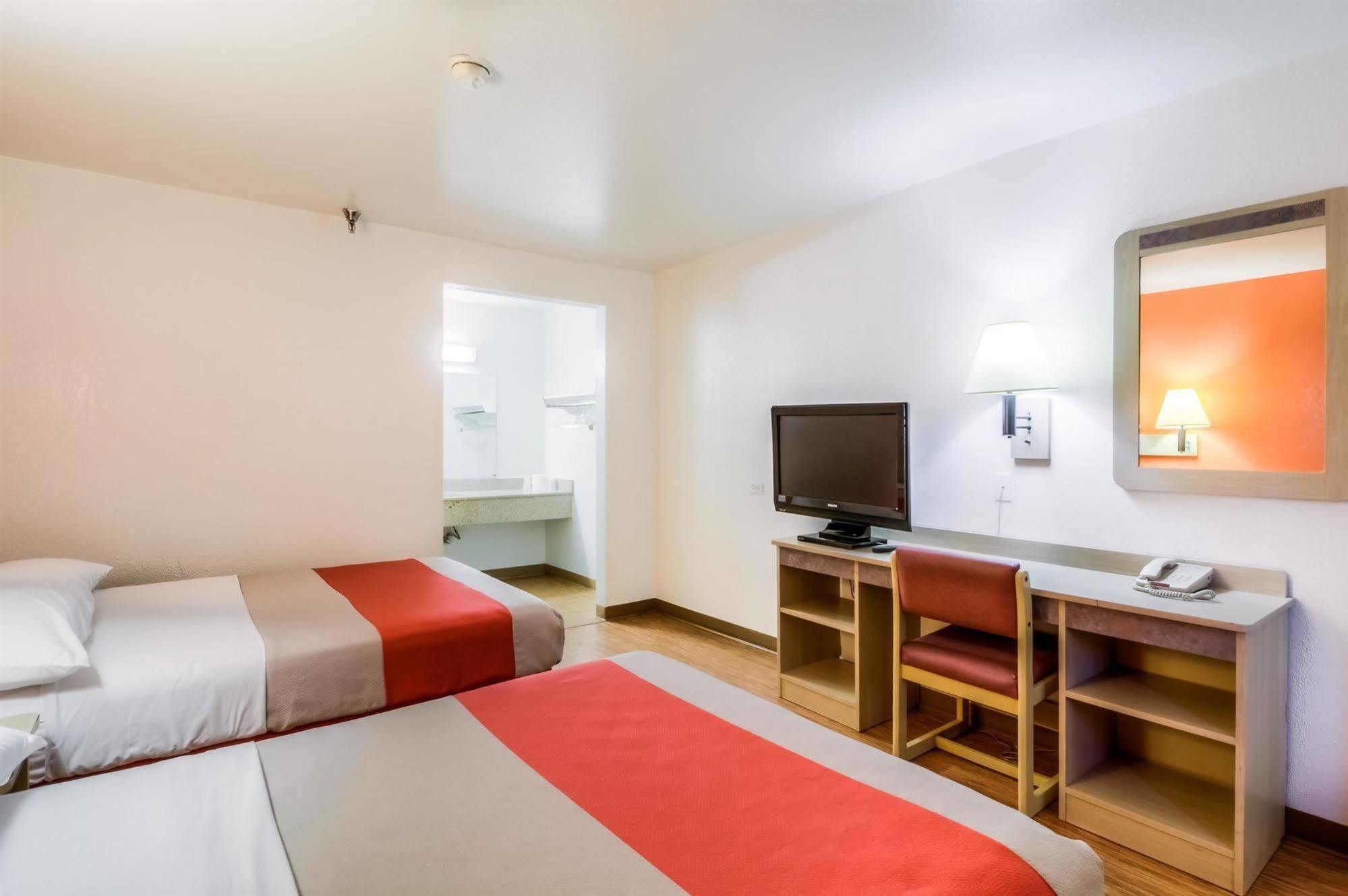 Motel 6 Chicago - Elk Grove Elk Grove Village Buitenkant foto