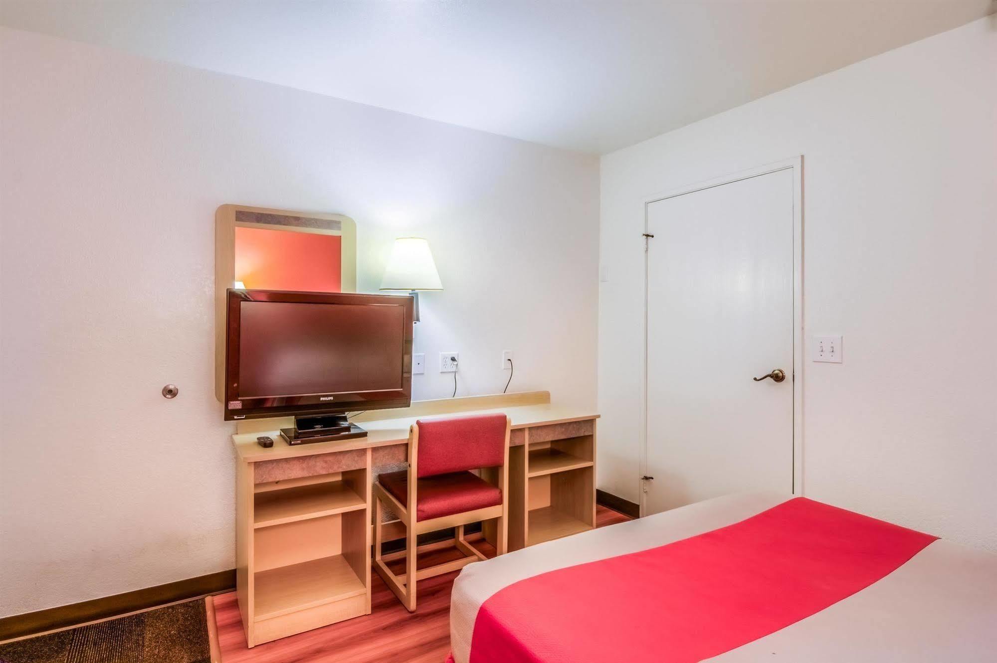 Motel 6 Chicago - Elk Grove Elk Grove Village Buitenkant foto