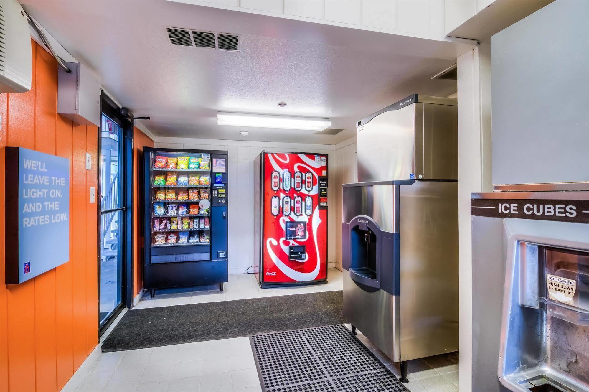 Motel 6 Chicago - Elk Grove Elk Grove Village Buitenkant foto