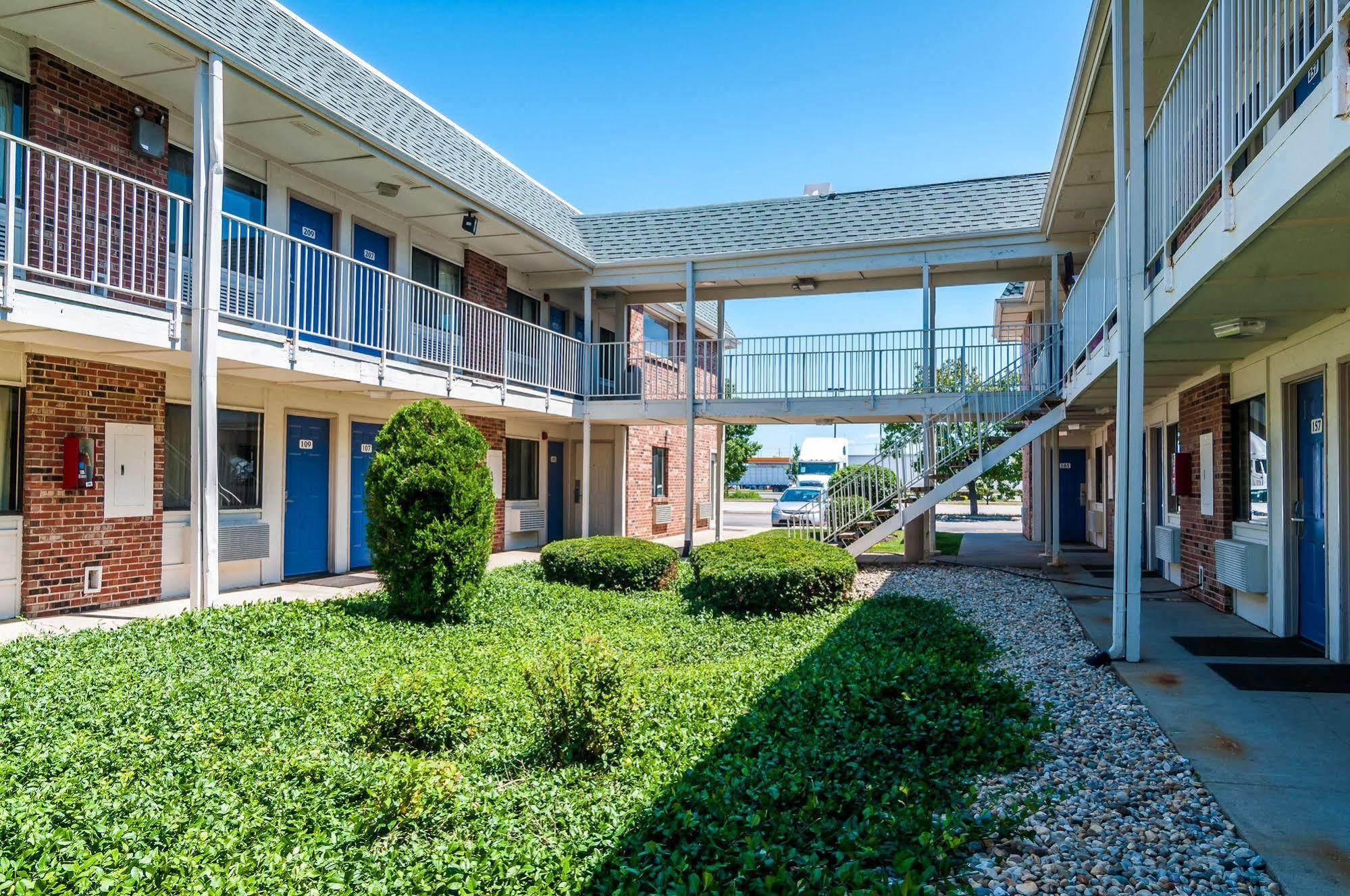 Motel 6 Chicago - Elk Grove Elk Grove Village Buitenkant foto