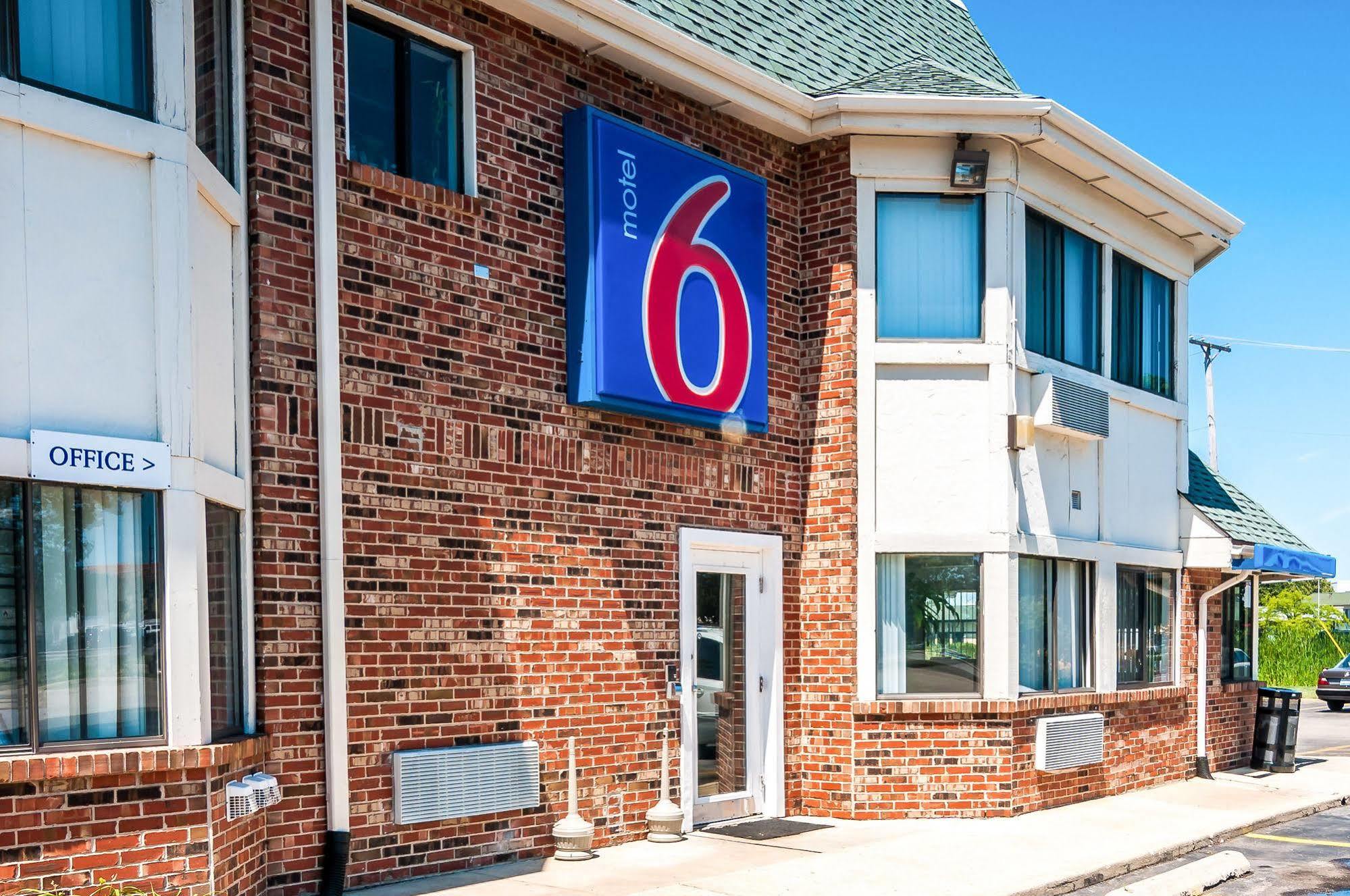 Motel 6 Chicago - Elk Grove Elk Grove Village Buitenkant foto